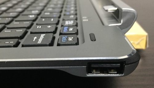 Chuwi Hi10 Pro Keyboard 右側のUSBを拡大
