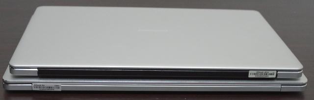 Jumper EZBook X4 IPS パネル版、背面よりヒンジ部分