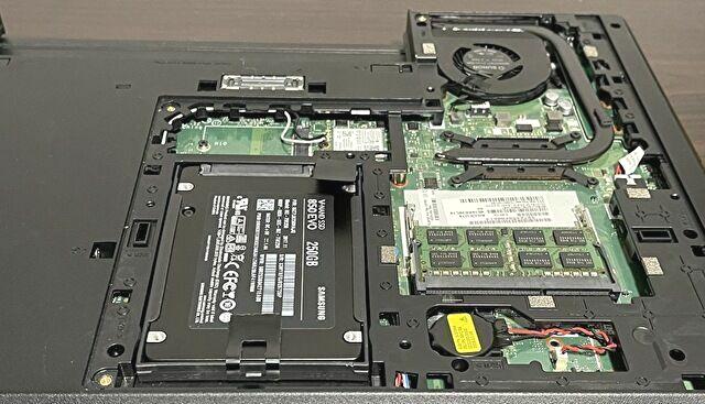 中古で購入のThinkPad L560、2.5インチ SSDの取付過程を写真で概説 